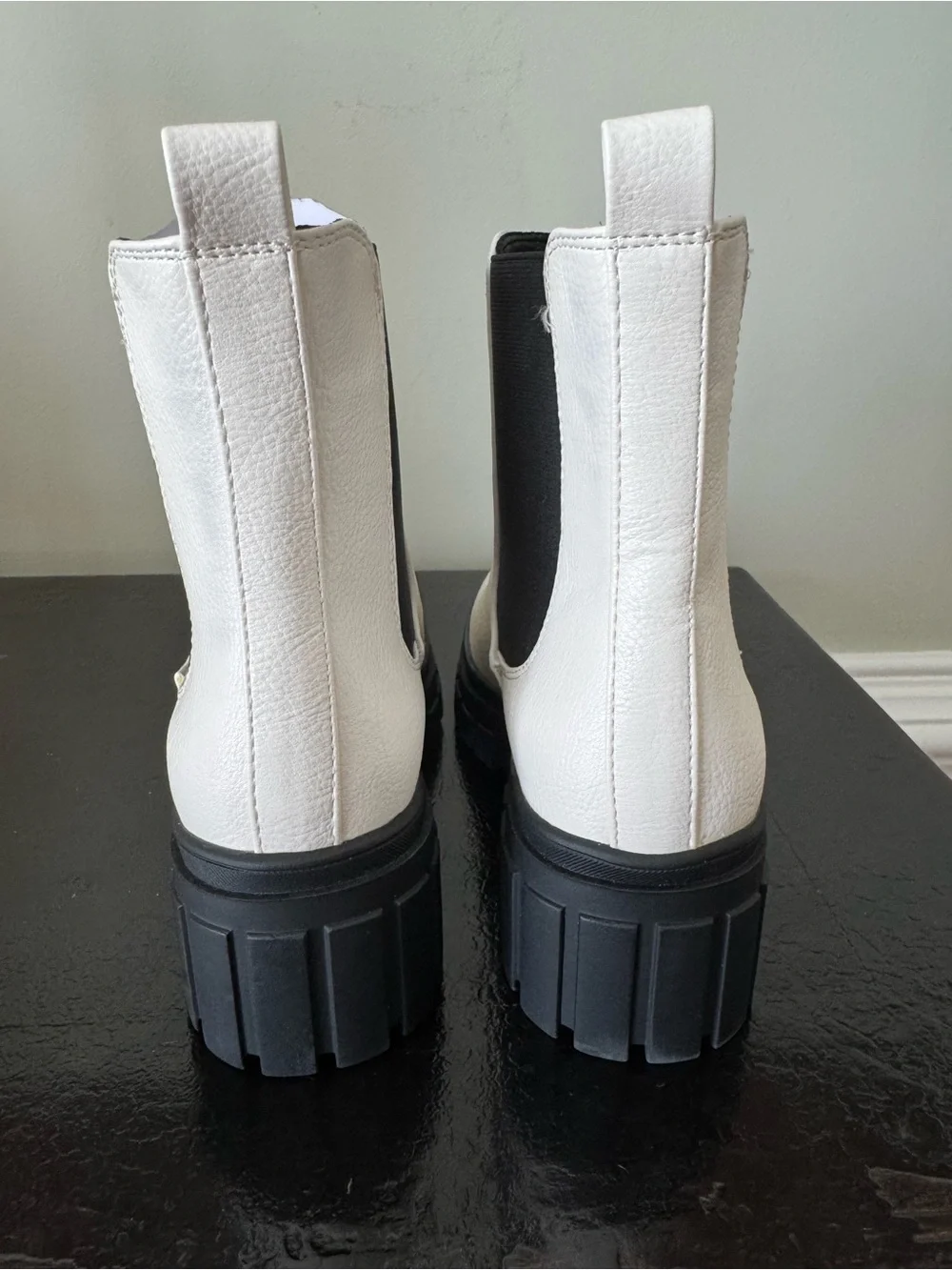 Cupcake Couture Girls Teagan Chelsea Boot Sz 2 NWOT